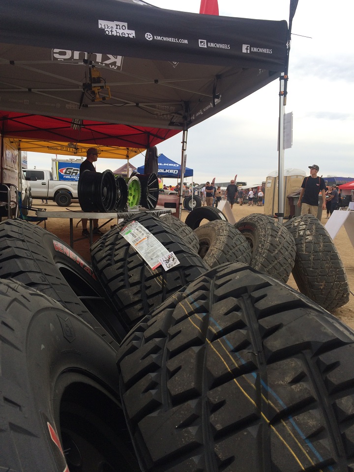 The Jeepspeed booth had a crew mounting General Grabbers on KMCs for everyone who wanted to try a set this past weekend at the Tierra del Sol event. 