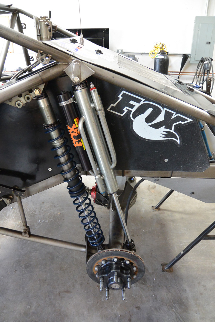 A rear four-link suspension allows 14 inches of rear travel (as per LOORRS rules) using one Fox 2.5 coilover and one Fox 2.5 triple bypass shock on each side. Notice the short sway bar link mounted about half-way up the lower axle link.